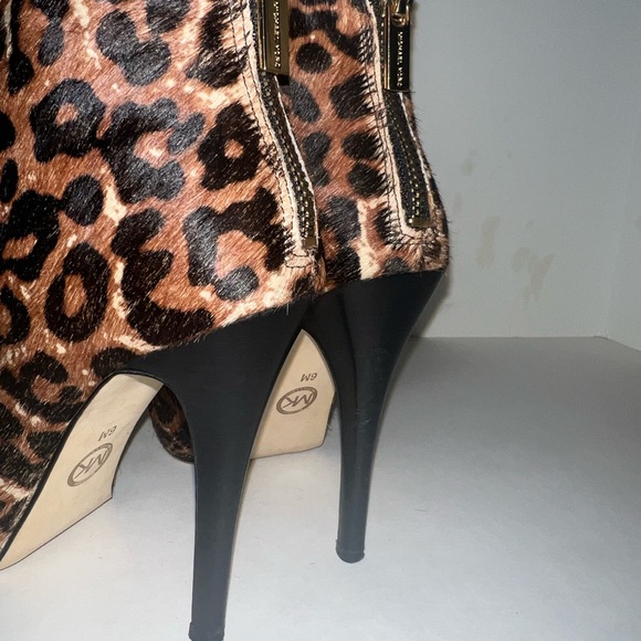 MICHAEL KORS Cheetah CYNTHIA Heels Booties 6M - Picture 4 of 13